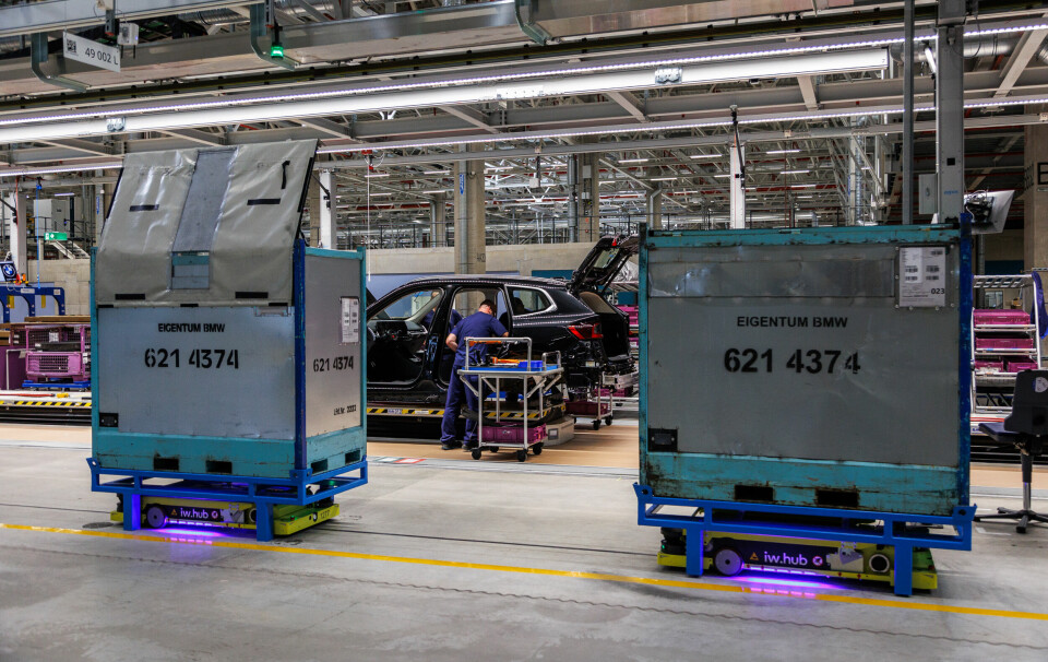 Smart Transport Robots (STR) are a key part of BMW’s direct delivery concept at Debrecen BMW Debrecen Smart Transport Robot (STR)