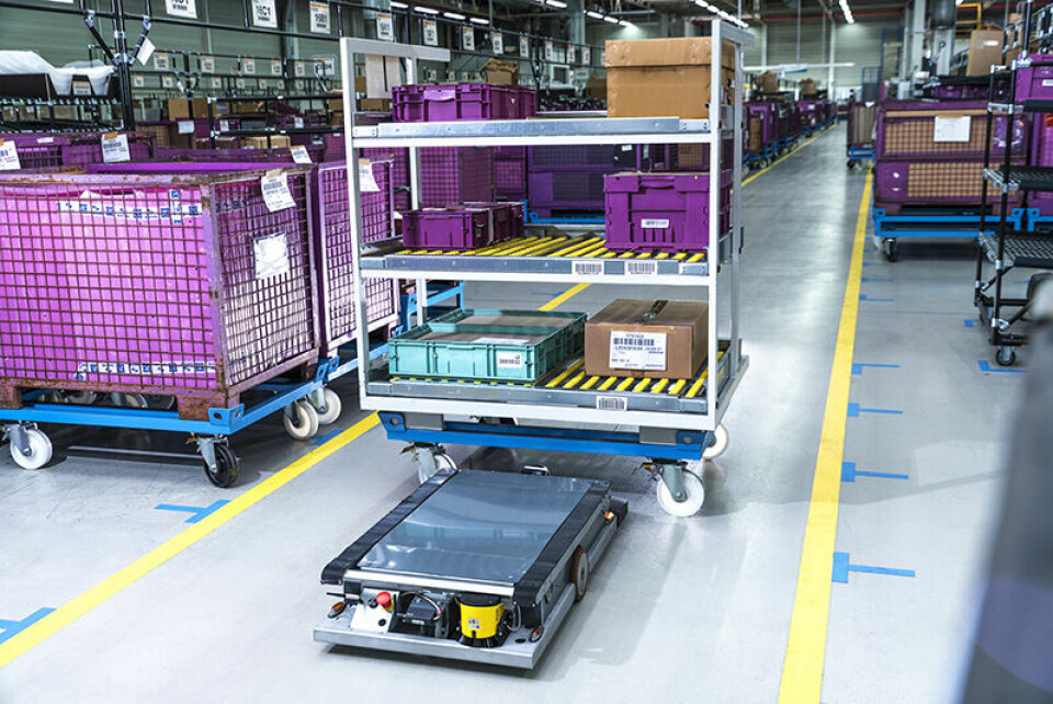BMW outlines new plans to transform logistics efficiency BMW-P90212121_highRes_self-driving-robot-i