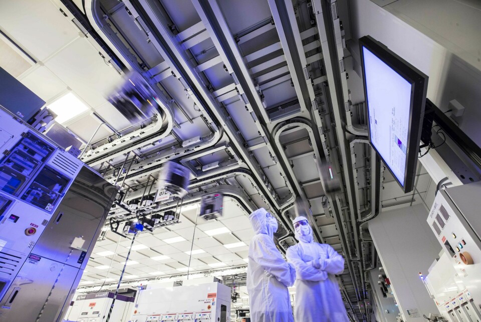 Manufacutring of semiconductors in the clean room environment at GlobalFoundries Malta facility GLOBALFOUNDRIES_Cleanroom4