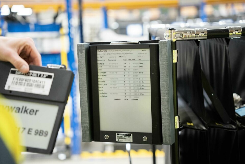 Food items are used as substitutes for long codes and are designed to more easily guide workers to the right shelf in the parts storage unit VW_Emden_Logistik_Supermarkt_2