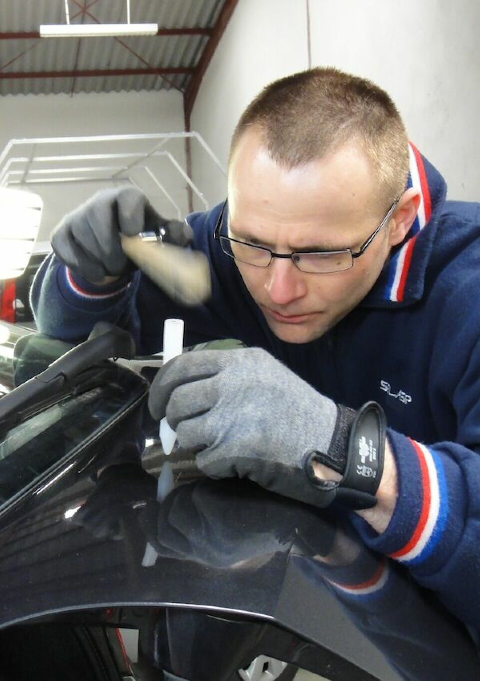 Taking hail repair in hand repair pic