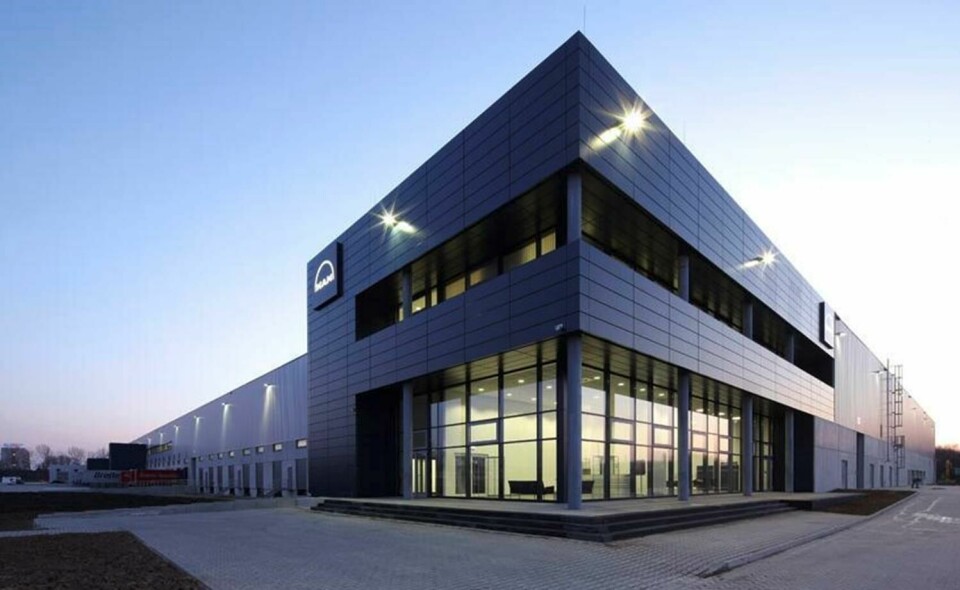 MAN Truck and Bus strengthens spare parts logistics in Salzgitter man-salzgitter-spatenstich-