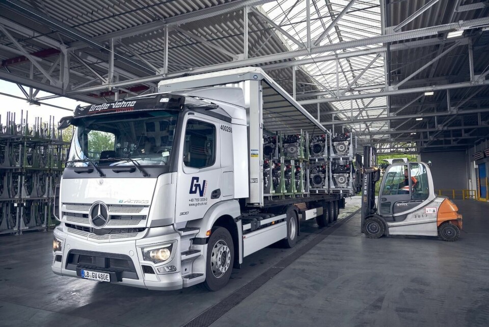 Große-Vehne Speditions will use two eAtros 300 semitrailer tractor units to take engines from the Bad Cannstatt plant to Sindelfingen MB Trucks Große Vehne Speditions
