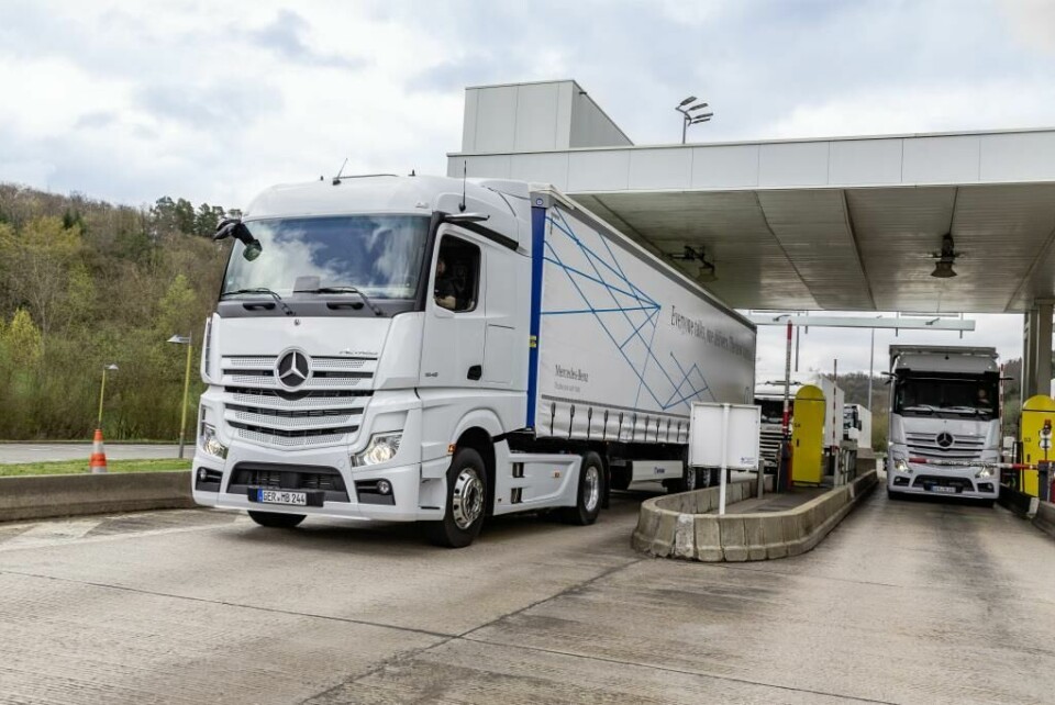 Daimler automates inbound communications at Wörth plant Mercedes_Benz_trucks_inbound_comms