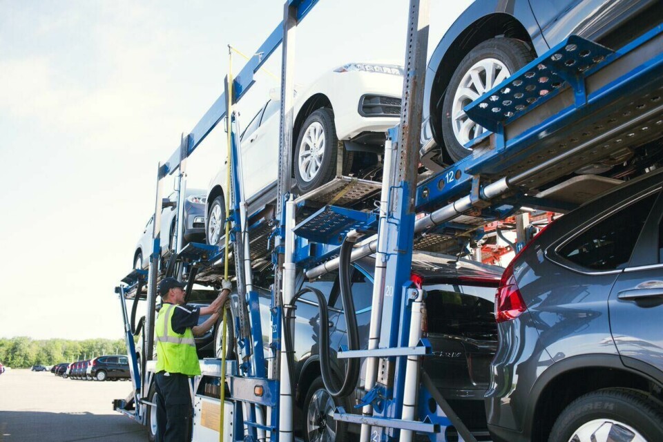 Running short: US trucking sector battles driver deficit United Road Height Stick