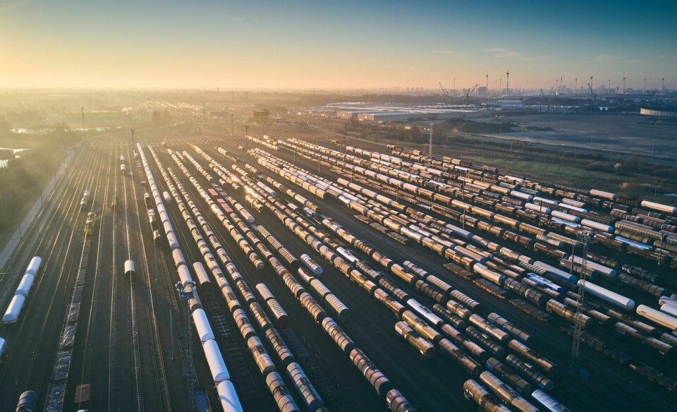 Every week the port of Antwerp sees trains go to 70 destinations in 19 countries carrying all kinds of freight, including finished vehicles Every week the port of Antwerp sees trains go to 70 destinations in 19 countries carrying all kinds of freight, including finished vehicles