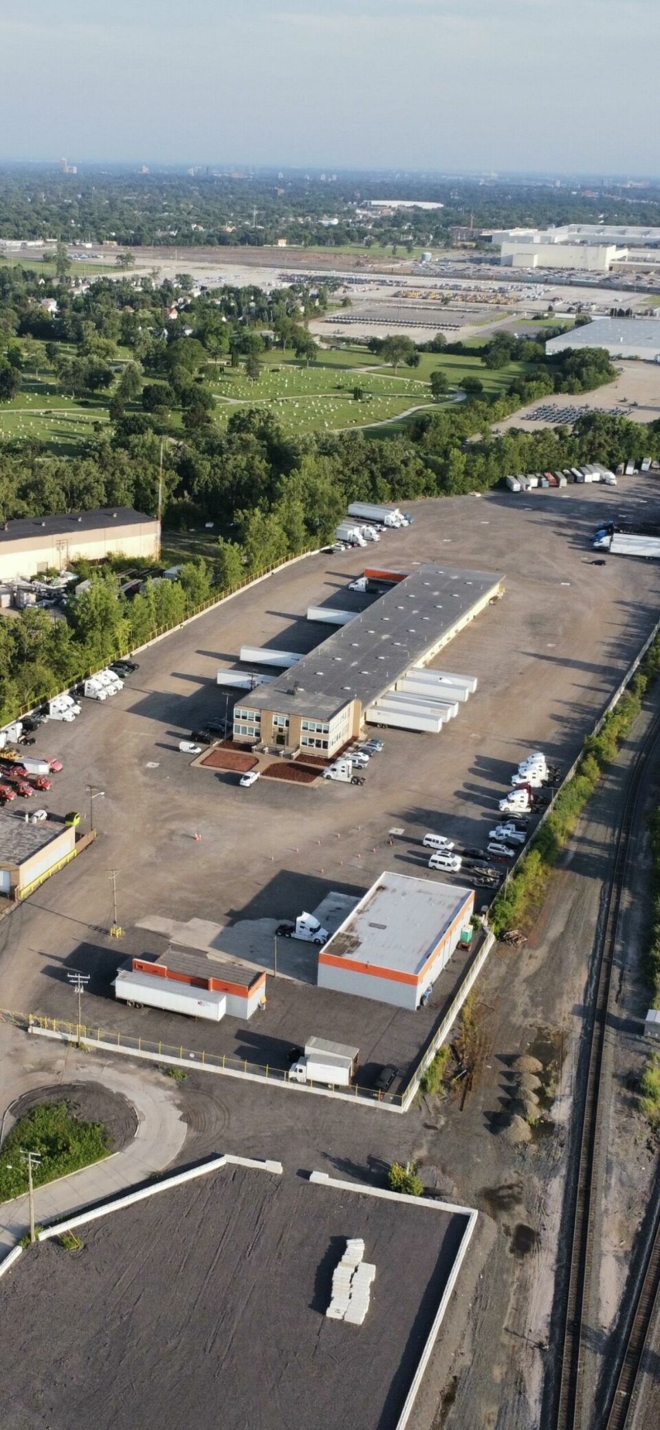 Standard Trucking’s warehouse space in Detroit Standard trucking warehouse
