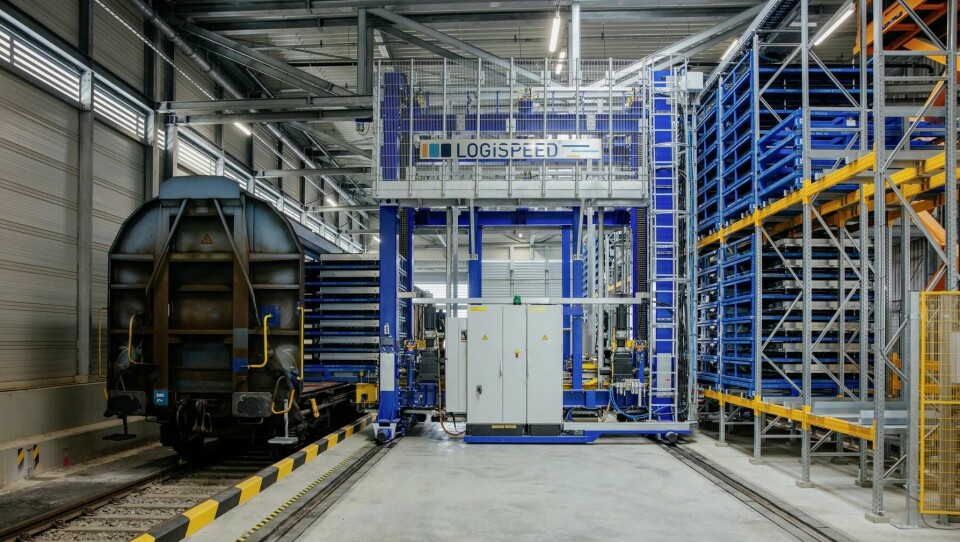 Automated battery loading DB2020AL01221_medium