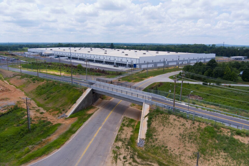 The bridge crossing over the I-85 highway is one of the longest free-spanning bridges in the state of South Carolina bmw-manufacturing-op_LCX_spanbridge