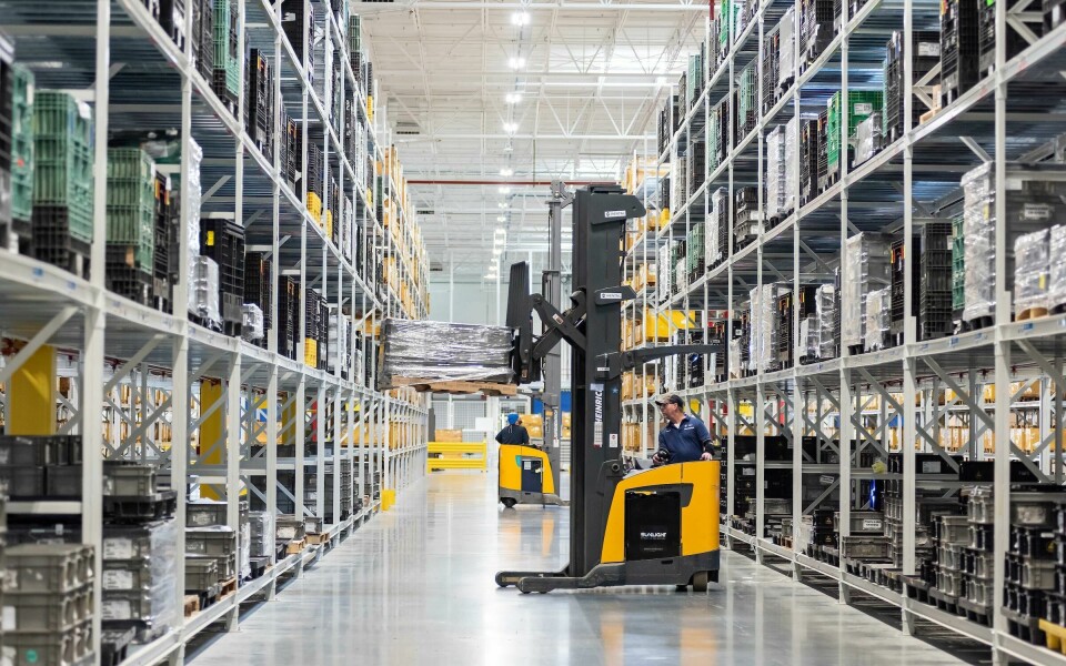 BMW is using lithium battery-powered forklifts at the LCX facility bmw-manufacturing-op_LCX forklift