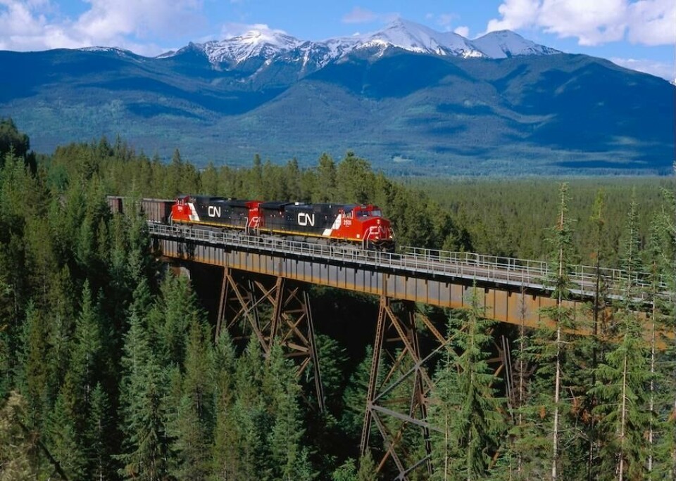 Canadian National Railway operates 20,000 miles of tracks carries 300m tons of cargo per year Picture 1