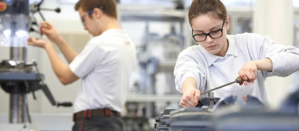 Supply chain resiliency at Brose is acheived with enhanced monitoring, tracking and compliance with legal regulations from the start. brose-ausbildung-wbg-1061_presse_l_1600