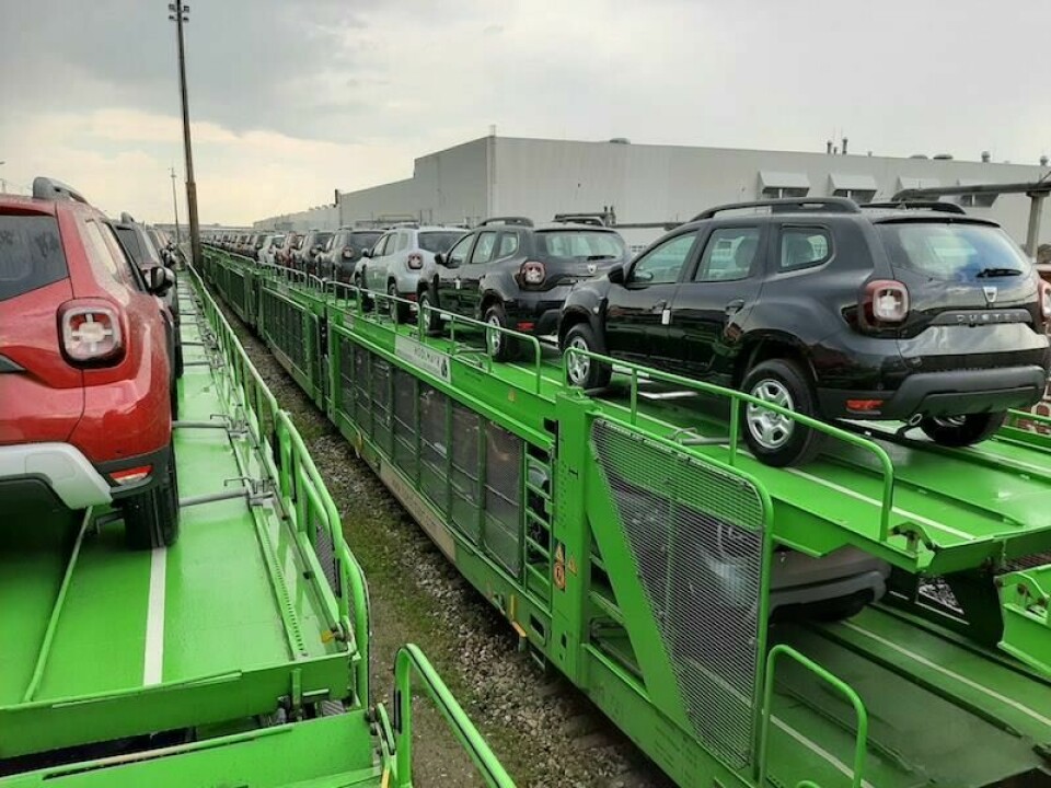 Hödlmayr Logsitics Romania will move between 250-300 Dacia vehicles per week by blocktrain in conjunction with road transport services Hodlmayr_cars_rail_Pitesti