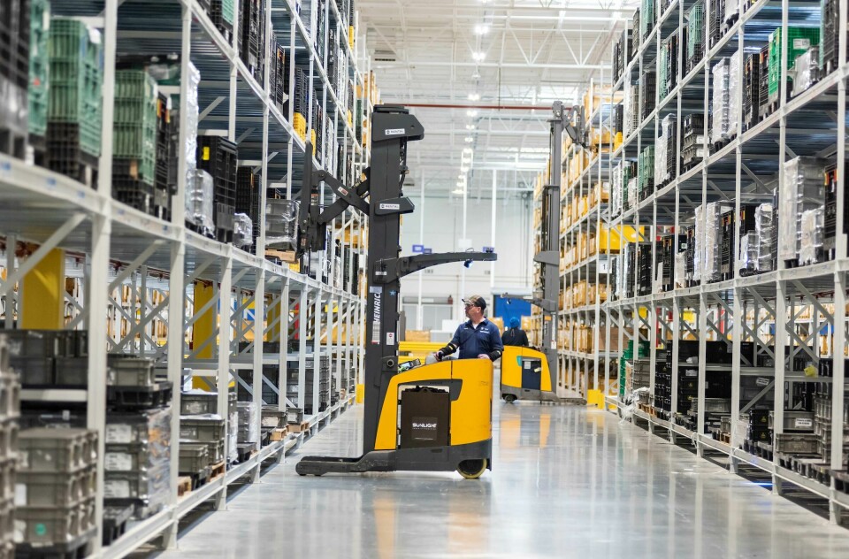 Flexing logistics to the maxBMW is investing in expanded logistics centres and handling capability in Spartanburg to help the plant handle greater part numbers LCX BMW 1