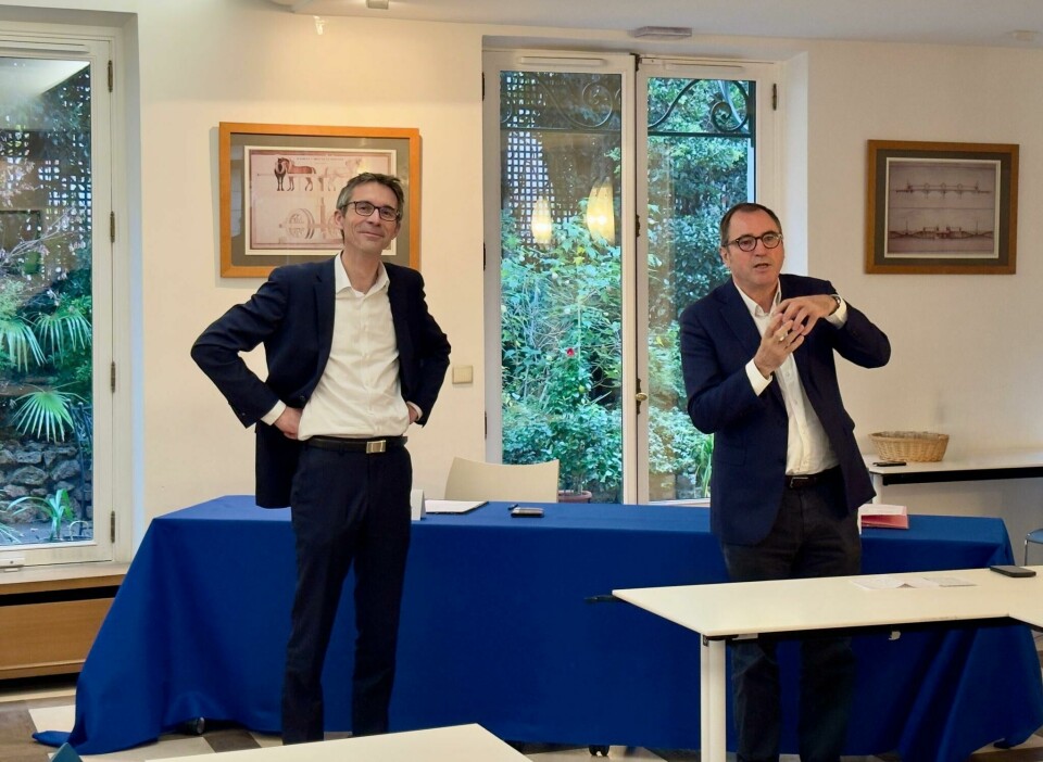 Anthony Briant, École des Ponts ParisTech (left) and Denis Le Vot, Renault Group (right) signed a five-year partnership to explore the future of AI in the supply chain renault and paristech agreement