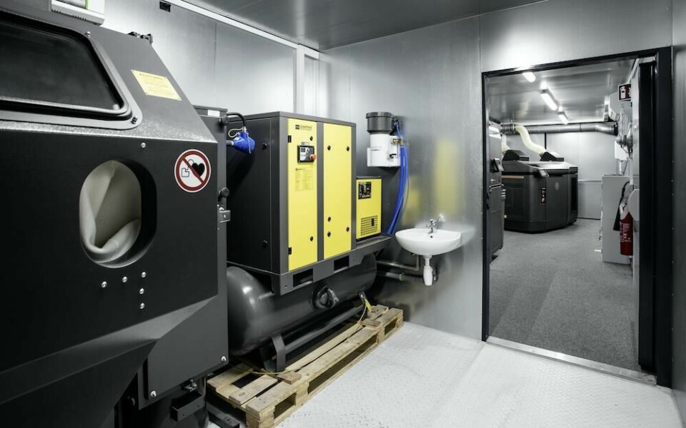 Daimler mobile 3D parts printing centre inside Daimler mobile 3D parts printing centre inside