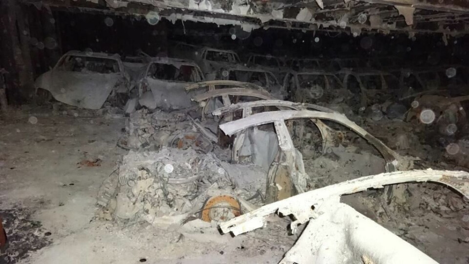 The upper decks of the vessel were so badly burned that they “totally fused with the cars”, as pictured. The lower decks, which are largely intact, are reported to have held the EVs onboard. (Source: Andreas Mrosek.) Andreas Mrosek published pictures of the car wrecks on Fremantle Highway on X