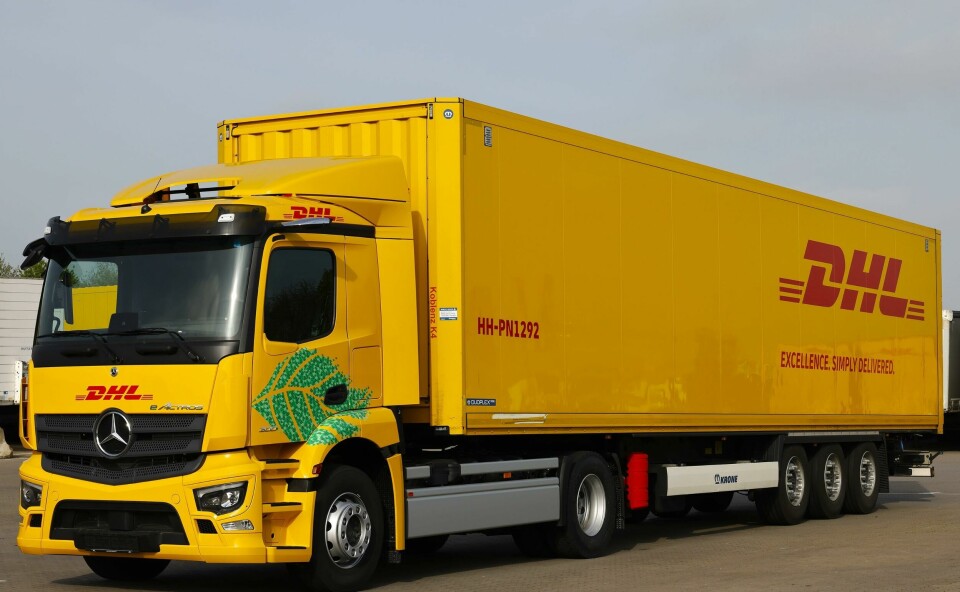 The eActros 300 tractor-trailers are specially designed for regional distribution transport dhl-freight-eactros