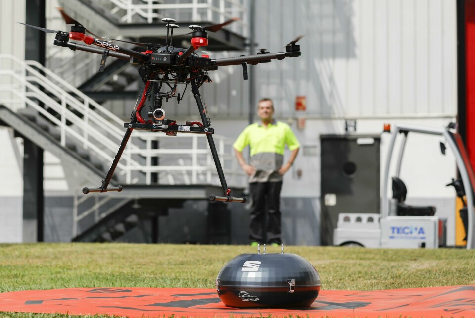 Seat drone delivery project takes flight Drones-the-steering-wheel-that-comes-from-the-sky_07_HQ