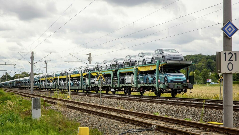 VW’s ID.3 EVs being transported by train VW ID.3 train