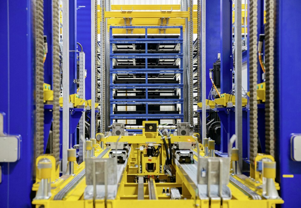 The systems for loading and unloading the containerised batteries at Zwickau and Brunswick are highly automated Battery transport Brunswick Braunschweig