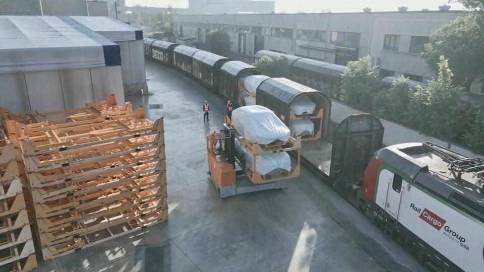 Lamborghini switches to rail for Urus body deliveries RCG_Lamborghini_urus