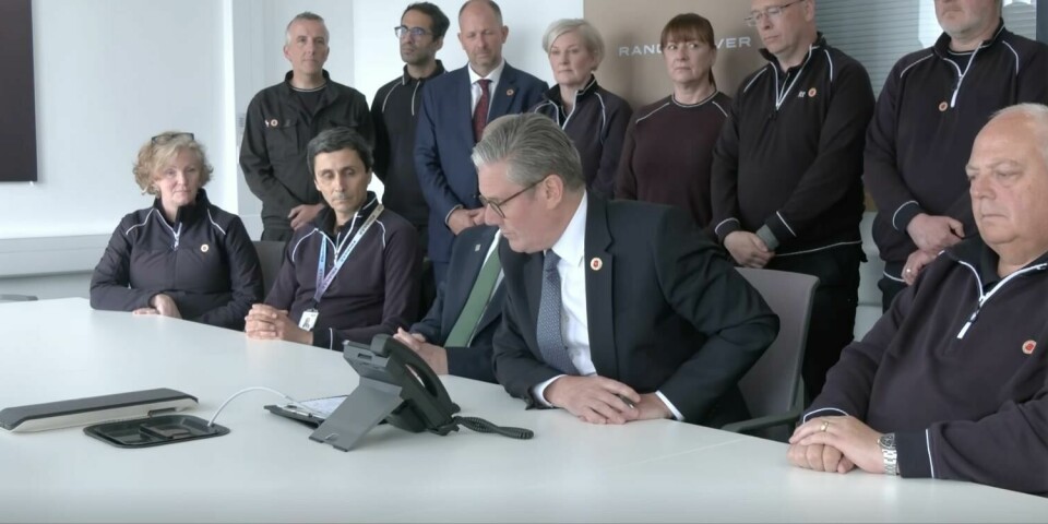 US-UK auto trade deal lowers vehicle import tariffs to 10% but caps UK exports at 100,000 vehicles Starmer at JLR speaking to Trump on US UK trade deal