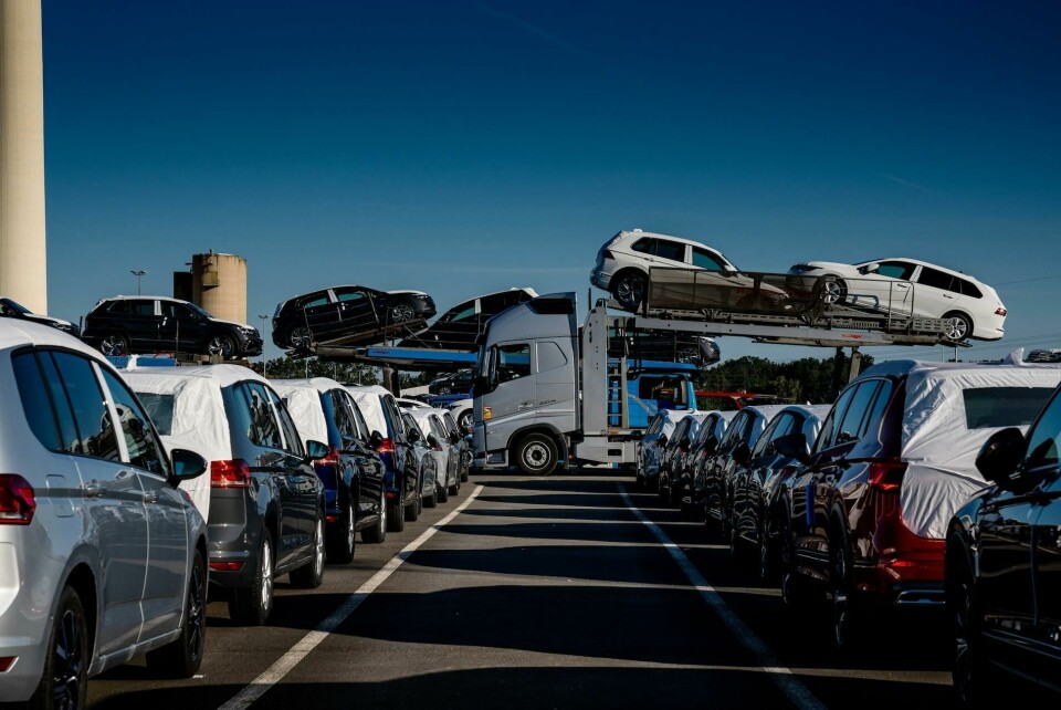The quest for one source of truth in Volkswagen Group’s digital supply chain Volkswagen truck loading vehicle logistics