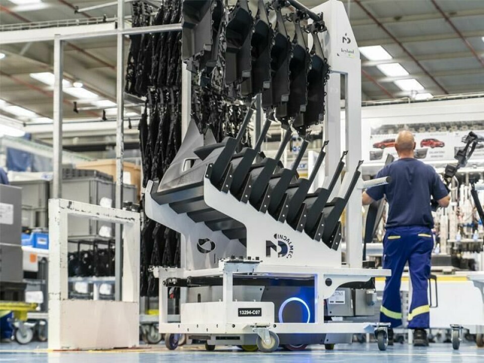 Components at the Grupo Antolin plant are now moved between the injection and assembly areas by AMRs Grupo Antolin_Omron_intralogistics