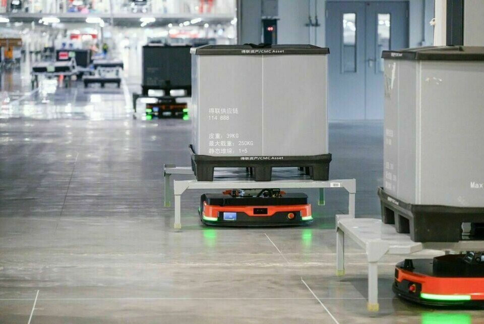 Influencing logistics automation and efficiencyAs part of its strategy to reduce parts complexity and optimise material flows, Audi has been able to achieve greater logistics automation at its new plant together with FAW in China Changchun_automated logistics_2