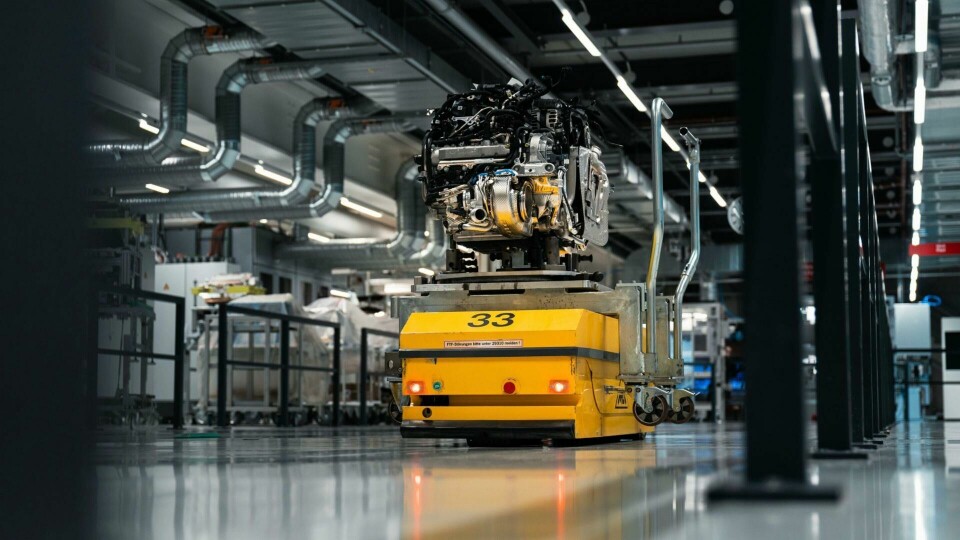 Porsche is using 27 AGVs at its Zuffenhausen assembly plant, carrying 1,600 material transports a day MHP_FleetExecuter_Porsche_Zuffenhausen_05