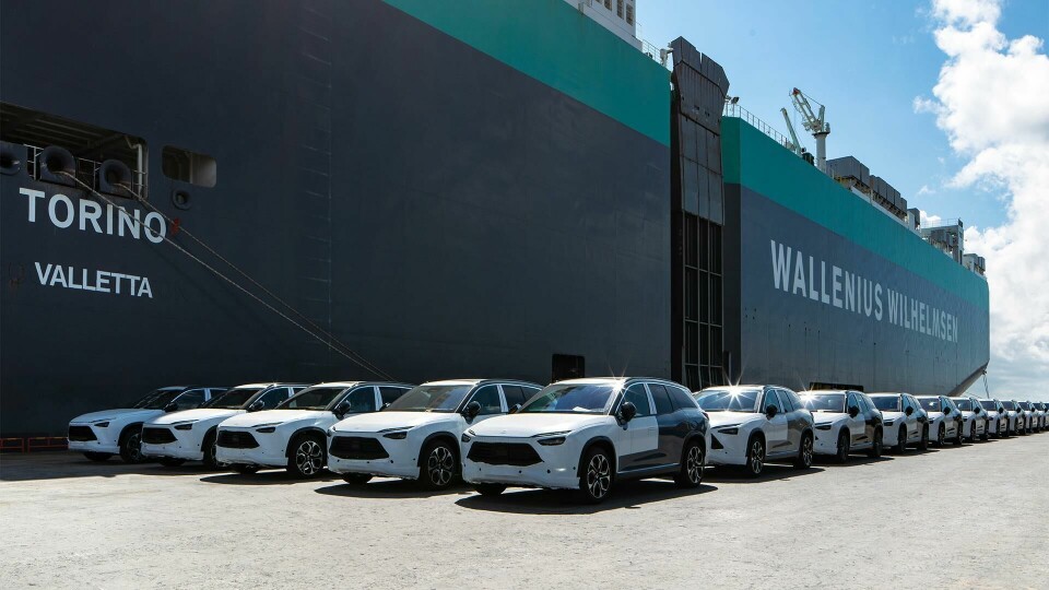 Chinese automakers surge amid western withdrawal from Russian market 04-NIO ES8_Shanghai Waigaoqiao Port
