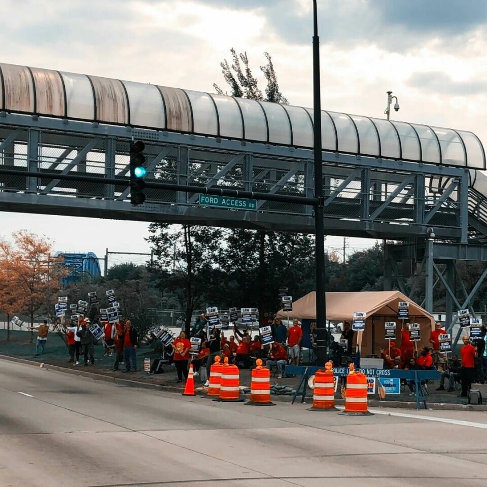 UAW members on strike at Ford Chicago Assembly plant UAW strike on Ford Chicago Assembly plant, day 21