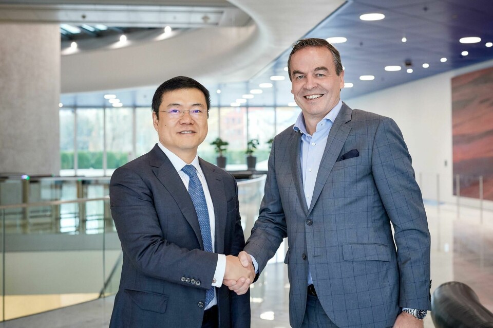Xiaoshen Wang, vice-chairman and executive vice-president of Ganfeng Lithium Co. Ltd. (left), and Ralf Hattler, BMW AG, purchasing and supplier network, senior vice-president purchasing indirect goods and services, raw material, production partner P90377145_highRes_securing-raw-materia