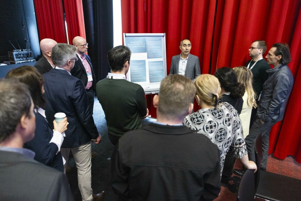 Levent Yuksel, JLR leading a group of logistics experts in a discussion about green logistics solutions at ALSC Europe 2024 Levent ALSC Europe