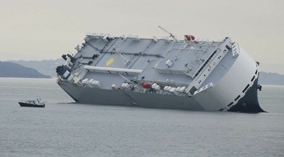 Sophisticated route optimisation technology can now help shipping companies to avoid weather-related disasters Car carrier run aground