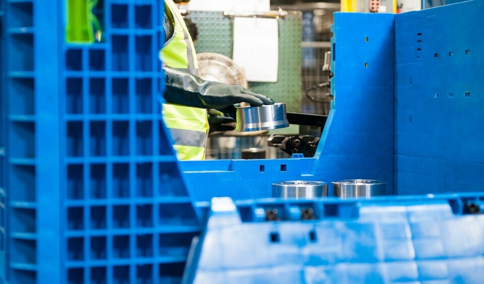 Nearshoring and sustainable packaging strengthen North American supply chains Folding-Large-Containers-Auto-hero_1 _2