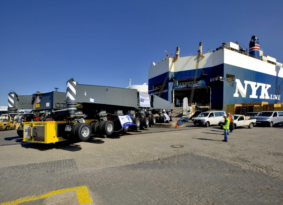 NYK ships Liebherr harbour crane to US NYK_Liebherr_LHM_Bremerhaven