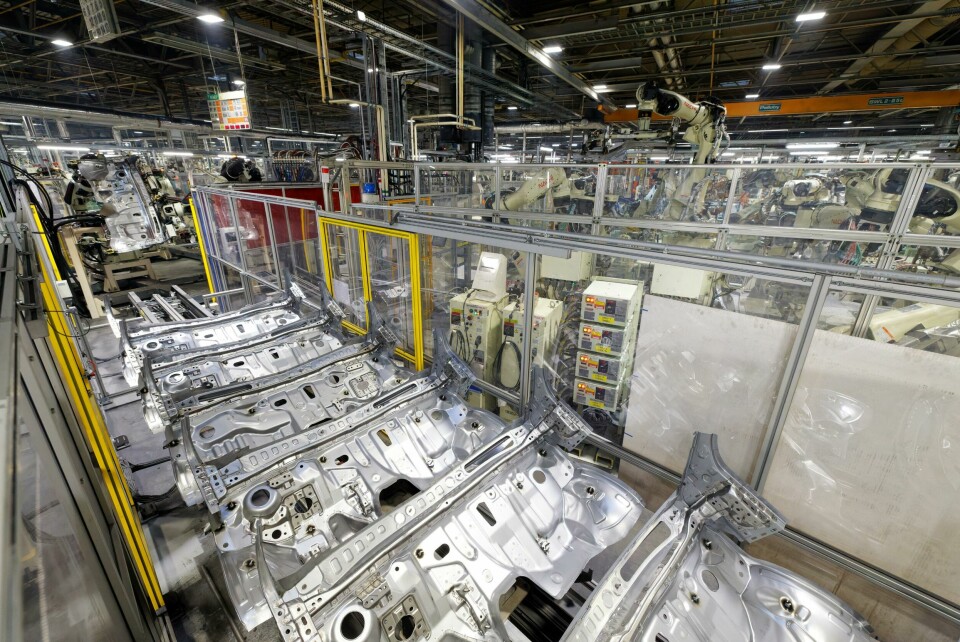 Parts transfer on a conveyor belt at the TMMF plant in Valenciennes partstransferonconveyorbeltattmmfcopysamueldhote