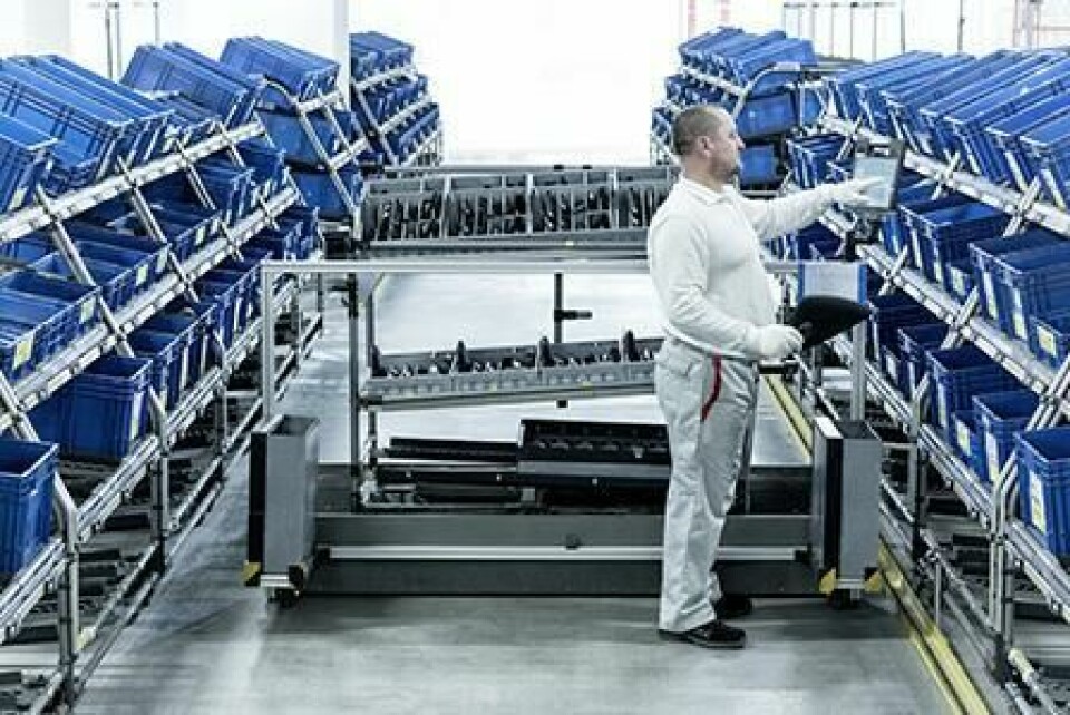Audi has a huge number of parts to store, pick and deliver to its lines and uses a variety of technologies to achieve it Assembly A8 at the Neckarsulm site
