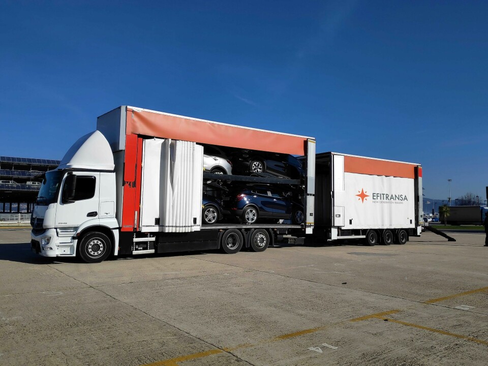 Reducing empty loadsRenault is working with engineering firm Efitransa, which will introduce a trailer capable of hauling both vehicles and parts Efitransa Polyvalent Truck