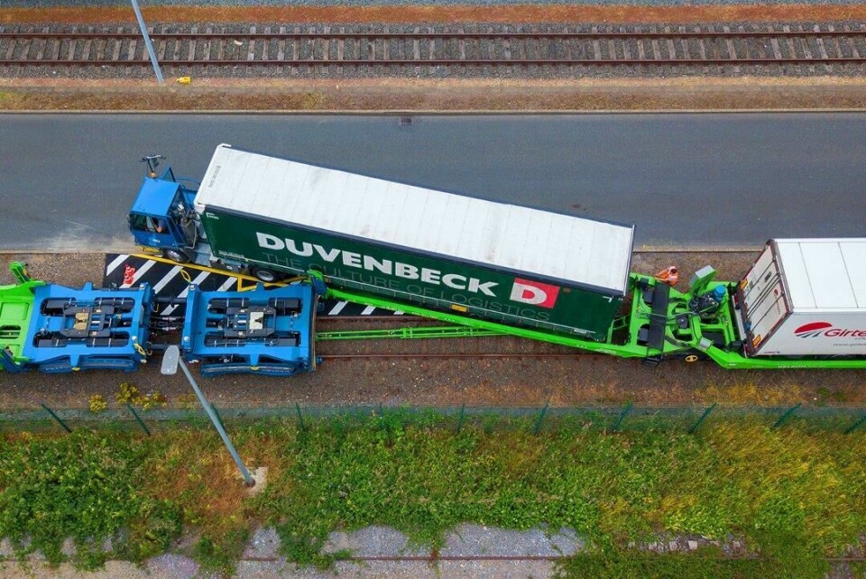 Helrom’s patented trailer wagons enable barrier-free loading between road and rail helrom