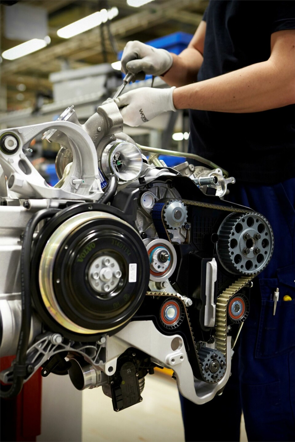 Volvo Cars and Geely to merge ICE operations 219341_Assembly_in_Volvo_Cars_engine_factory_in_Sk_vde_Sweden