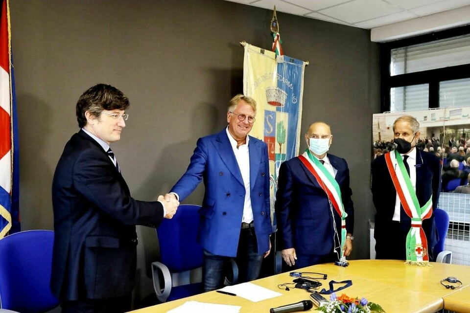 Italvolt and Prelios Sgr sign land purchase agreementLars Carlstrom (second from left) suggests that the 1m sq.m in land purchased is a major step towards Italvolt building its planned 45-GWh capacity gigafactory signing