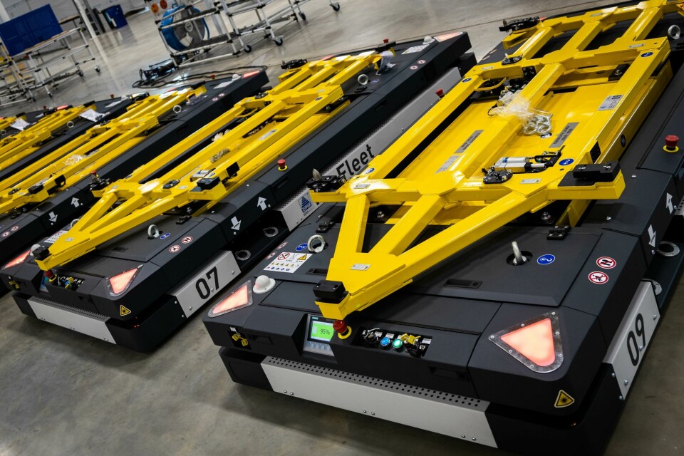 Lotus is using AGVs to move vehicles through the production process at its manufacturing facility in Hethel, UK Hethel-AGVs-5