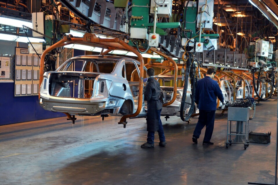 Avtovaz has started manufacturing cars without some components, including ABS and airbags Avtovaz experiences production difficulties