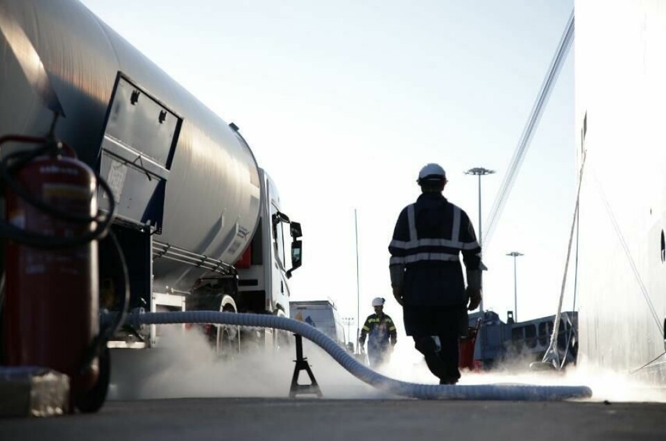 The first-ever truck delivery of liquefied biomethane in Spain for UECC’s Auto Advance at the Port of Vigo UECC truck to ship biofuel transfer