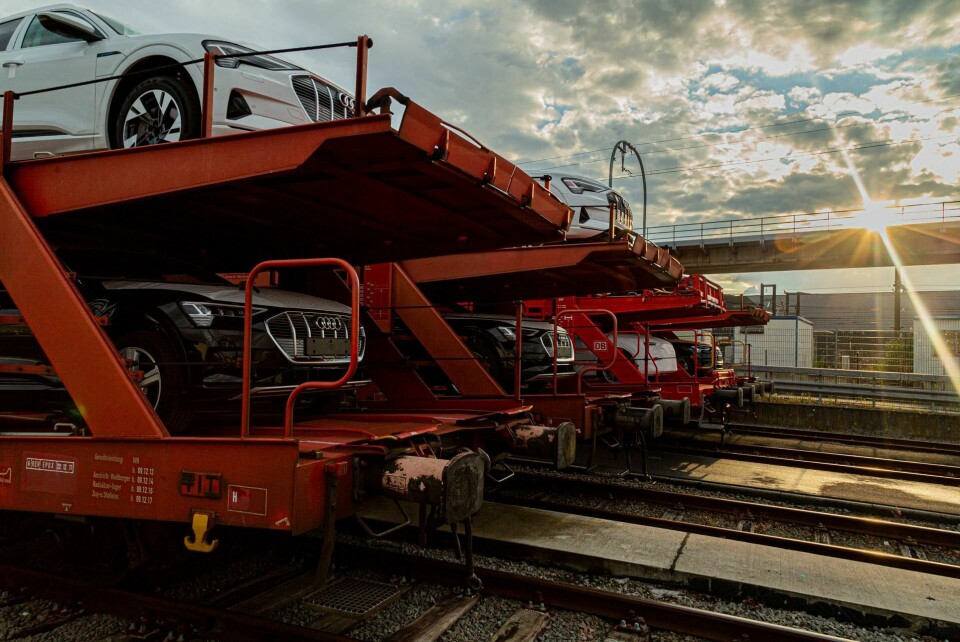 On the journey to zero emissionsAudi has reduced emissions in logistics thanks to the use of rail freight, biogenic fuels in trucking and LNG for ro-ro shippping, with plans to expand use of alternative fuels and trials with e-trucks Audi finished vehicles transported by rail in Germany