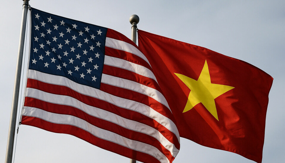US and China flags